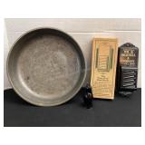Black pottery pie bird, Wesson Oil cake pan & soap