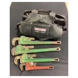 Tool pouch of pipe wrenches