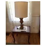 End table, lamp & decor