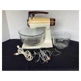 Vintage Sunbeam MixMaster Mixer, bowls & beaters