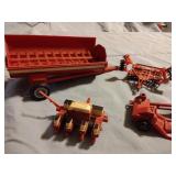 IH impements - different sizes