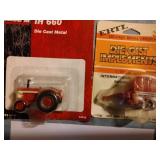 Case IH 660 and round bailer