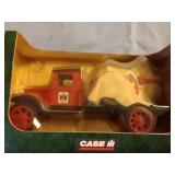 Case IH 1931 Hawkeye truck diecast