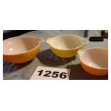Pyrex serving bowls - Lg, Med and small