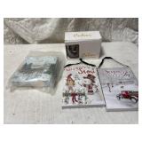 Christmas decor, napkins, 2 tumblers.