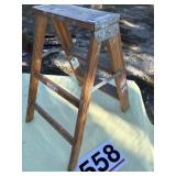 2 foot wooden step ladder