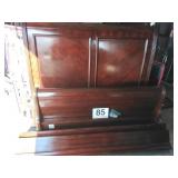 Sleigh bed