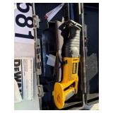 Dewalt reciprocating saw does not have battery or