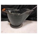 Ash bucket with shovel