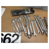 Standard set of wrenches
