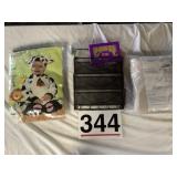 Assorted household items.