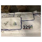 Quilt & matching pillow cases.