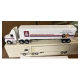 Tractor trailer with box Ertl