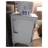 1931 model General Electric refiderator - 64T x