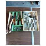 Silverware set and knives