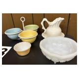 Small Fire King bowl, milk, glass miscellaneous