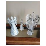 Praying and harp angels