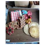 Placemats,  decorative turkeys, pot holders