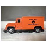 Lionel O Operating Track Box Van 6-18423