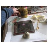 Knotts Berry Farm mug w/ pitsol handle, "gold"