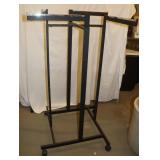 Adjustable Rolling Clothes Hanging Rack: