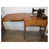 Singer Sewing Machine w/Cabinet, 23x16.5x30" Works