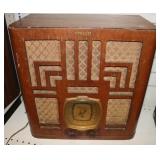 Philco AM Radio Mo. 39-80, Powers on;