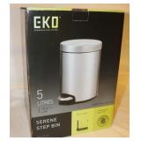 Garbage Step Bin, 1.32 Gal., Looks New,