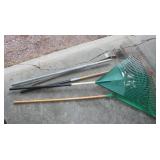 5 Rakes: 2 Plastic 30' Leaf Rakes &