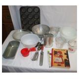 Bakeware and Cookbook: Anchor Hocking Mixing bowls