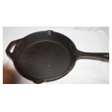 Crofton 10' Cast Iron Skillet