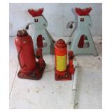2 Hydraulic Jacks and 2 Jackstands:
