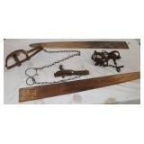 4 Traps & 2 Pelt Stretchers