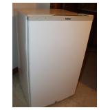 Haier White Mini Fridge, Mo. HSL04WNAWW, Works;
