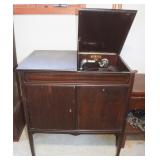 Sonora Phonograph w/ Records, 30x19x32.5'