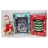 Christmas Dï¿½cor: Ceramic Tree 8'x11',Santa,Village