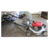Honda self propelled push mower 23' w/ bagger;