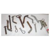 12 Hitch Pins, Codder Keys