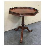 Octagon End/ Lamp Table w/ Carved Legs