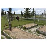 Bird Houses & Outdoor Decor