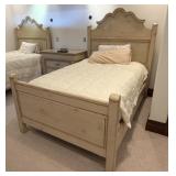 Vintage Style Scalloped Full Bed #1