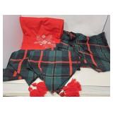 Christmas Tablecloths & Runners