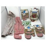 Kitchen Towels, Oven Mitts & Aprons