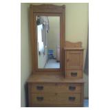 Oak Gentlemen's Dresser - H -73' x W 40.5' x D 18'