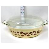 Pyrex - Golden Acorn 2.5 Qt Casserole Dish