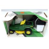 1/12 John Deere Riding Mower w/Box - Ertl