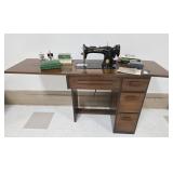 Vintage Singer Sewing Machine w/Cabinet #AL245777