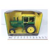 1/16 John Deere 4010 Tractor