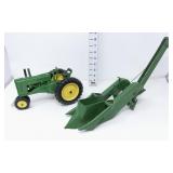 1/16 John Deere Tractor w/Picker ShellerErtl -