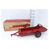 1/16 McCormick-Deering Tractor Spreader - Eska
